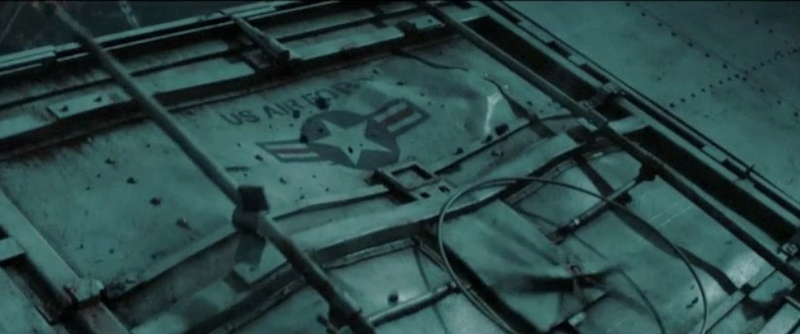 Illustration for article titled 61 Super 8 screengrabs unlock the clues in J.J. Abrams' new trailer